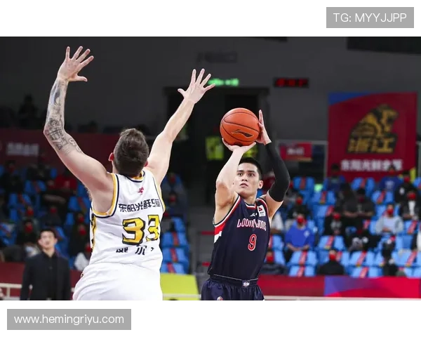 塞克斯顿重返广州男篮成核心 塞克斯顿重返广州男篮成核心